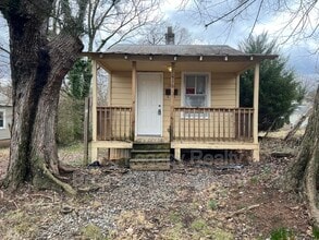 Building Photo - 1016 W 13th St