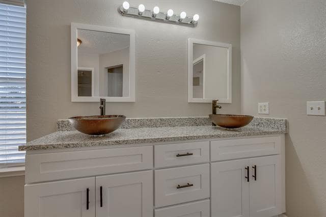 Building Photo - 1029 Beechwood Dr