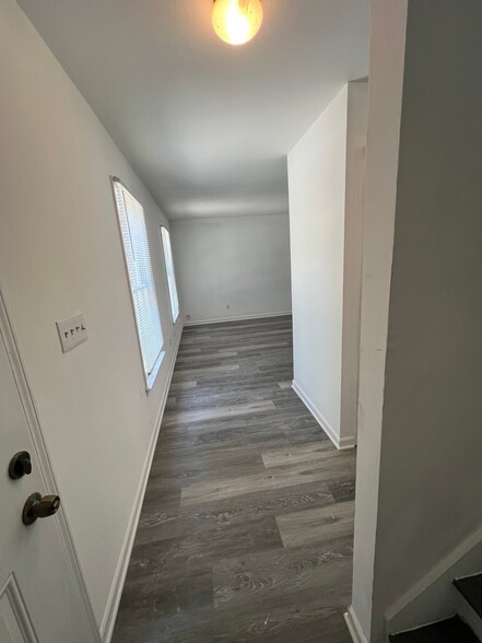 Building Photo - 424 Tarragon Wy SW