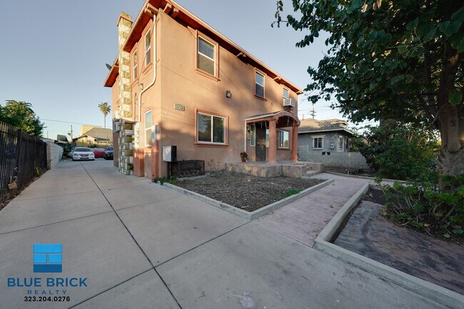 Building Photo - 1719 W 35th Pl