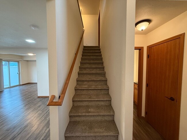 Building Photo - 612 S Chronicle Rd