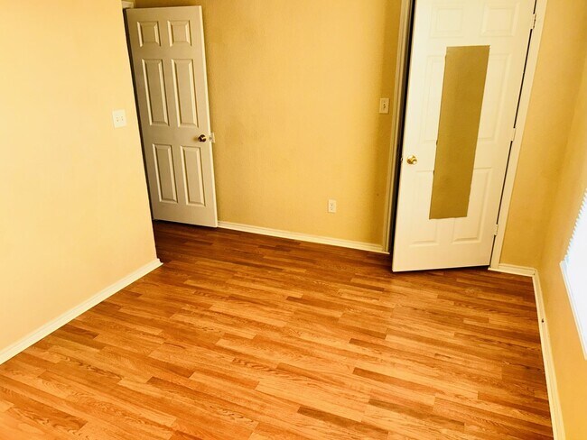 Building Photo - 3300 Barcelona Dr