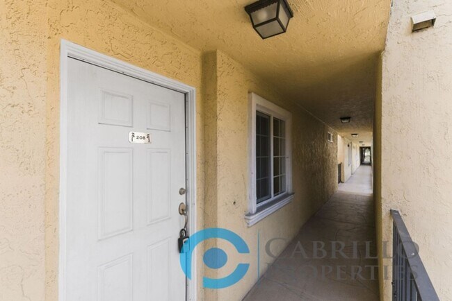 Building Photo - *** FIRST MONTH FREE *** Beautifully Renovated 2BD/2BA Condo with In-Unit Washer and Dryer