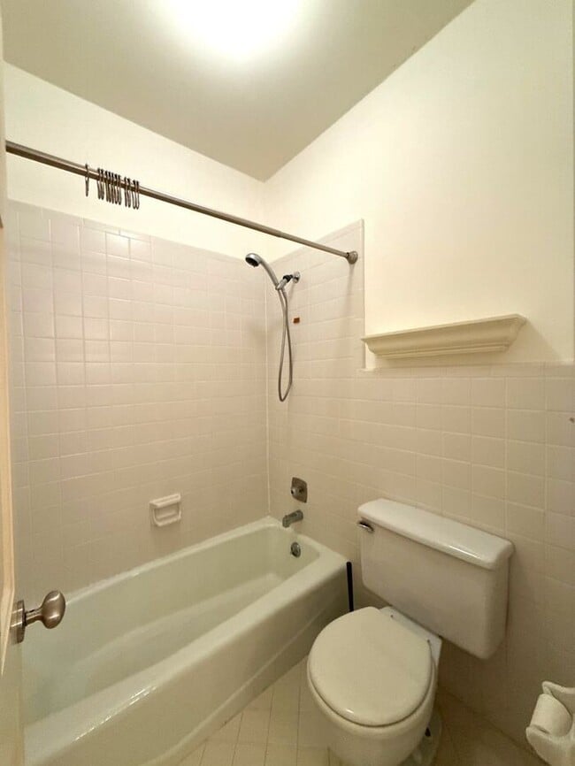 Building Photo - King John Condos