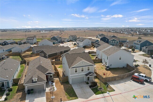 Building Photo - 817 Circle Wy