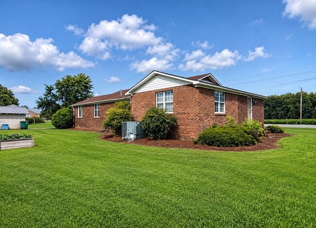 Building Photo - 1062 Wesley Ave N