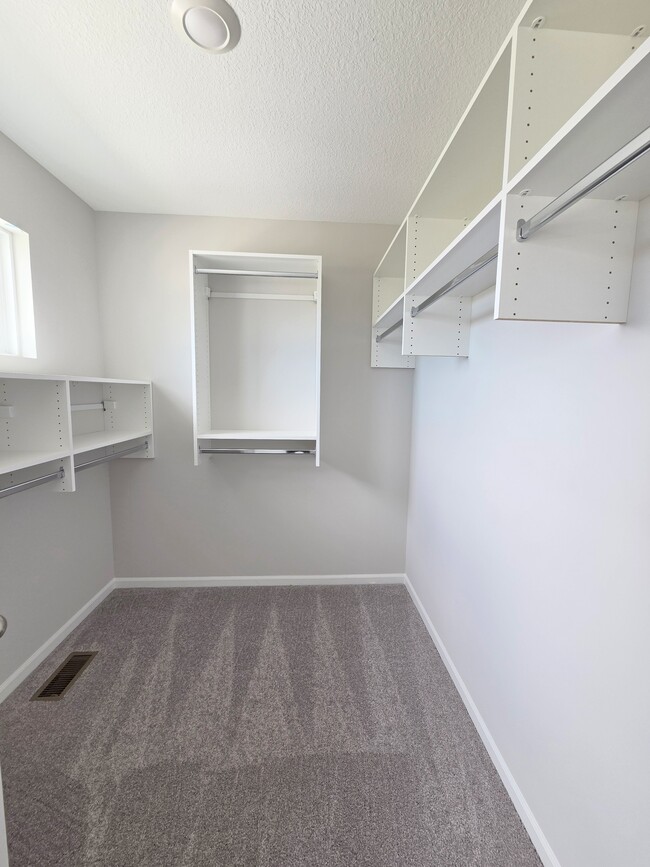Building Photo - 3565 Canal Square Dr