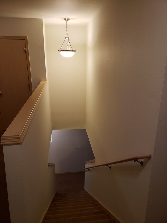 Building Photo - Gem Heights Spaciousness