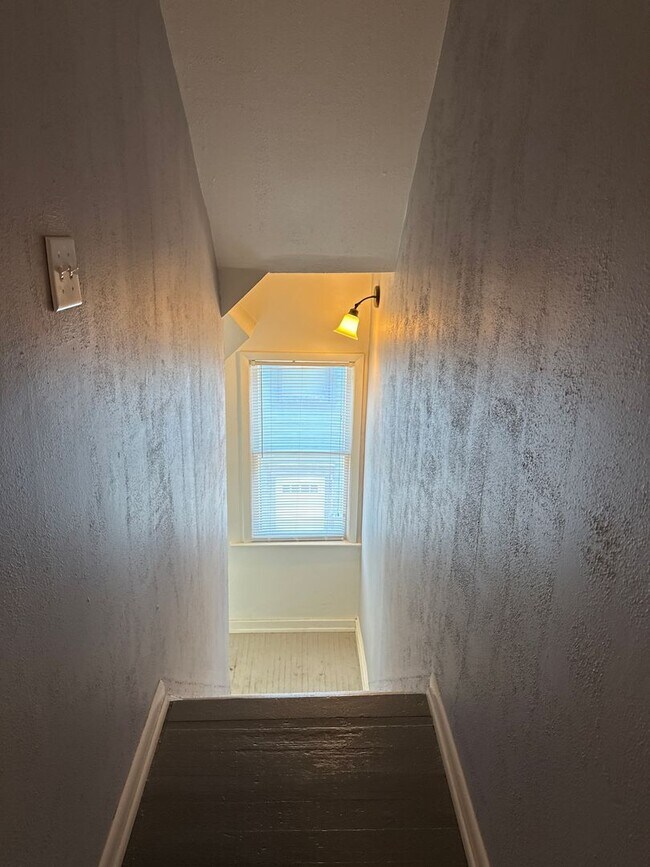 Building Photo - Allen street duplex