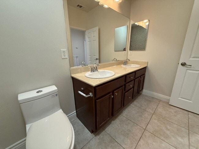 Building Photo - 3-Bedroom Townhome with Community Pool & S...