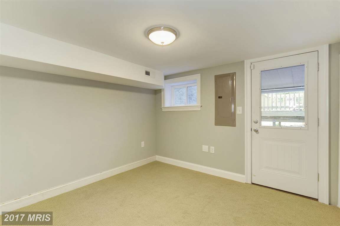 Bedroom - 921 Farragut St NW
