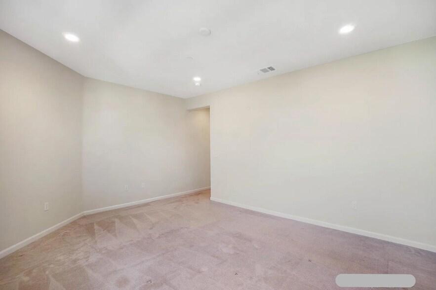 Building Photo - 801 Jetty Dr