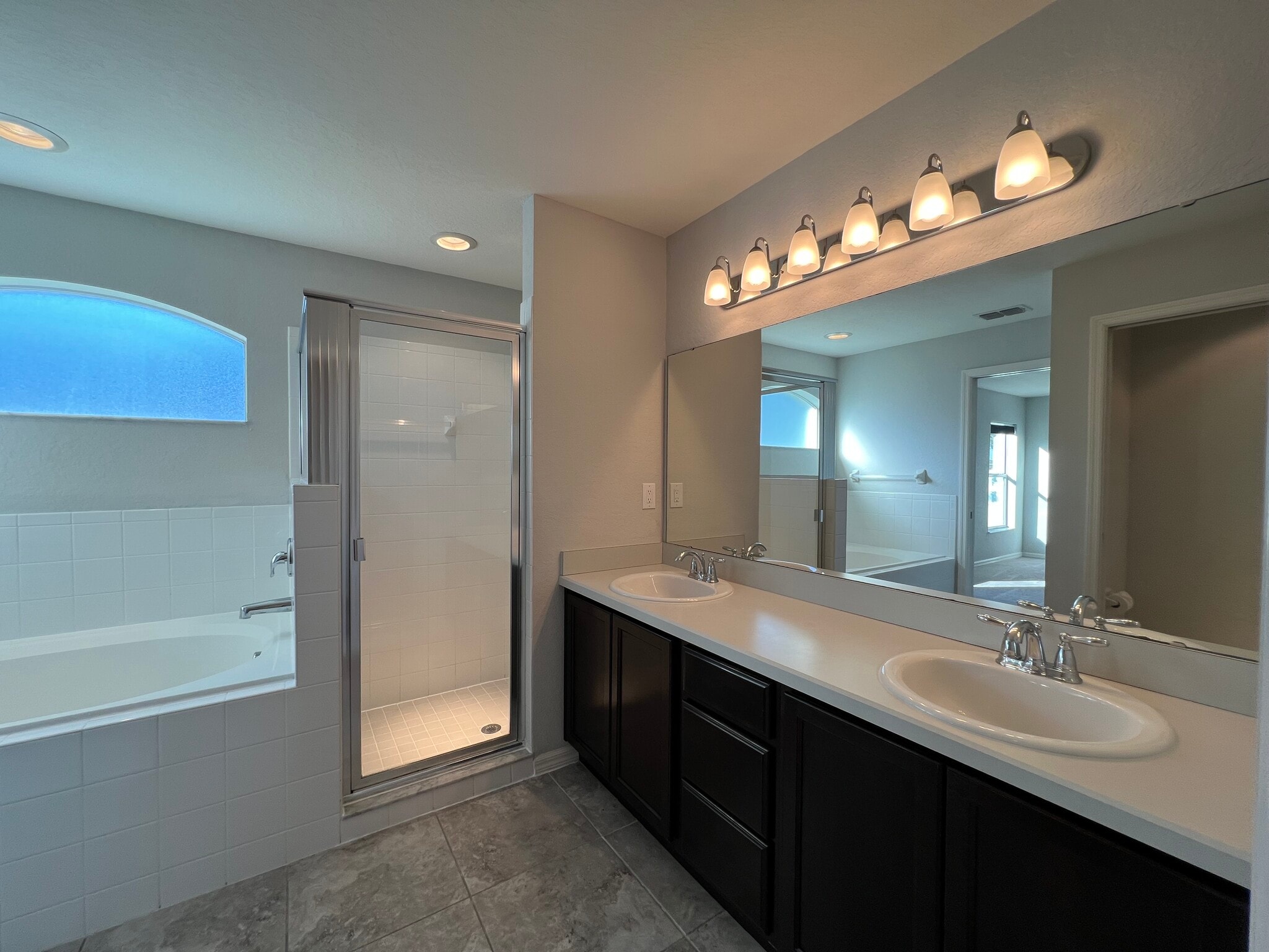 Building Photo - 900 Kingfisher Dr