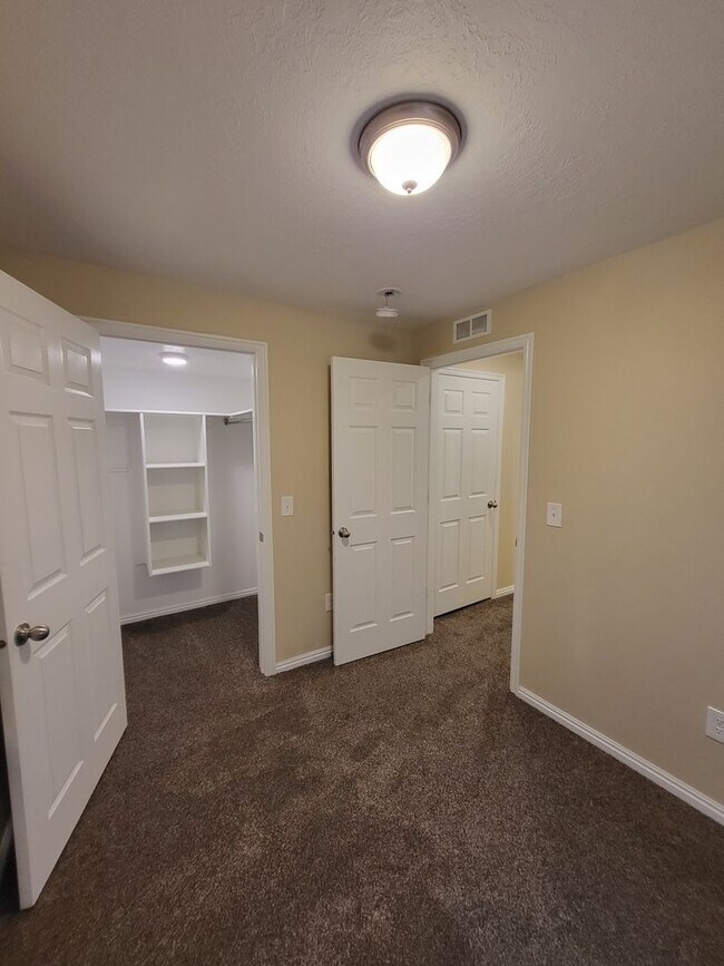 Building Photo - Large Pleasant Grove Home