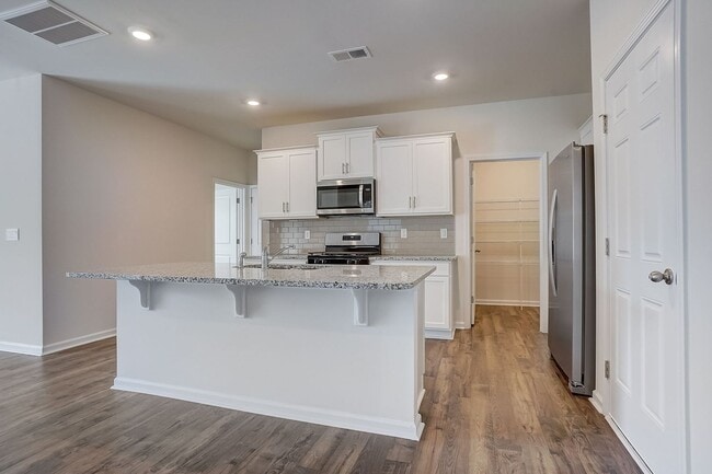 Building Photo - Modern 5-Bedroom Home Near Troutman – Showings Start November 17th