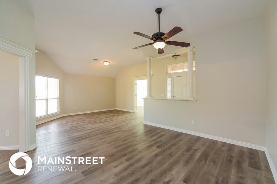 Building Photo - 13524 Gramercy Park Pl