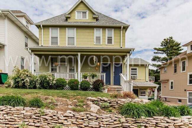 Building Photo - 4820 Webster St