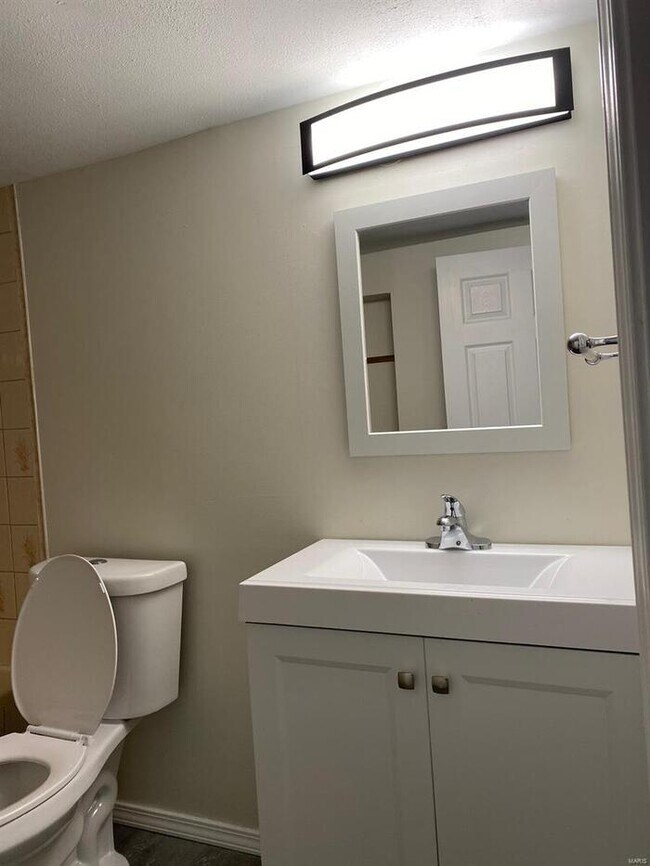 Building Photo - Fantastic 1bd/2ba home! Coming soon!