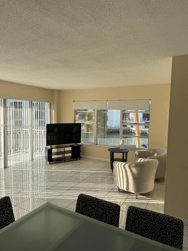 Building Photo - 11111 Biscayne Blvd