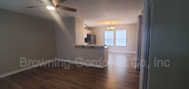 Building Photo - 1727 14th Ave N