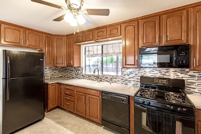 Building Photo - Beautiful Updated Home!