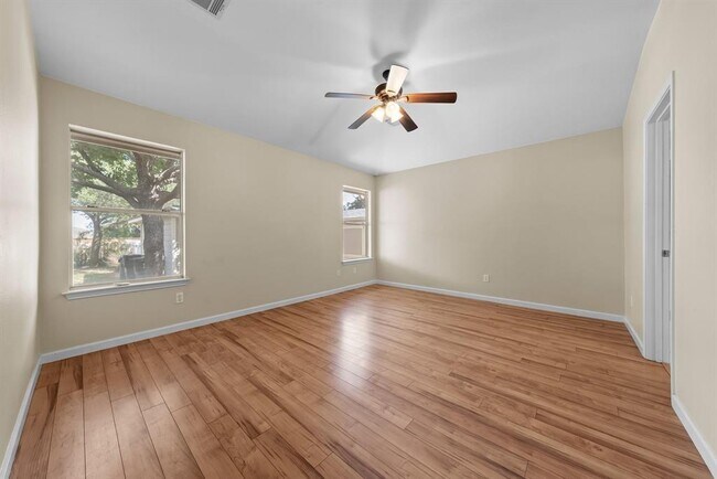 Building Photo - 298 Hogan