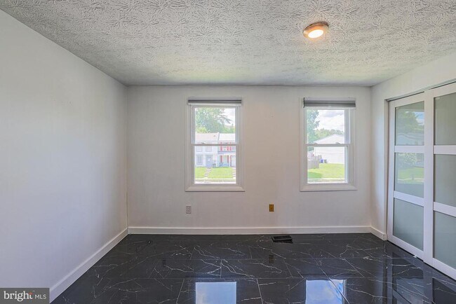 Building Photo - 9 Stillwood Cir