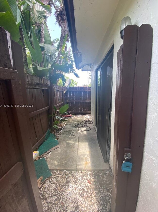 Building Photo - 7867 Tam Oshanter Blvd