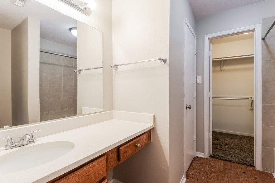 Building Photo - 18415 Willow Moss Dr