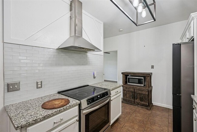 Building Photo - 311 W Lewis Ave