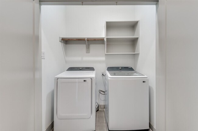 Building Photo - 2609 La Altura Ln