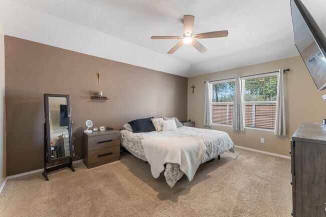 Building Photo - 829 Margay Lp