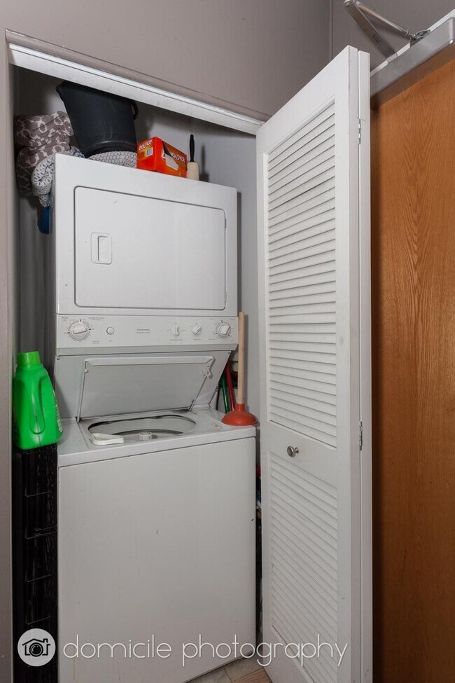 Building Photo - 1 bedroom in Chicago IL 60654
