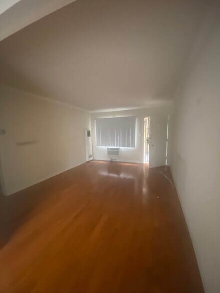 Building Photo - 13440 Burbank Blvd