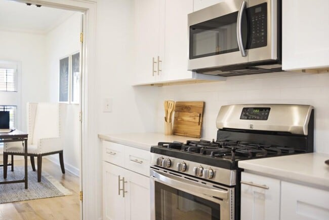 Building Photo - 305 Ansley Villa Dr NE