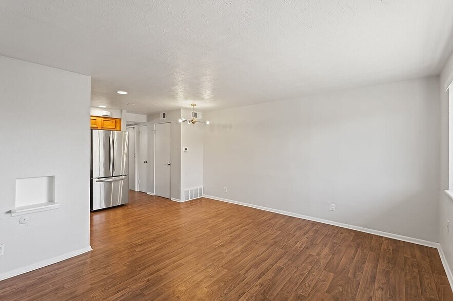 Interior Photo - The Points at California 29