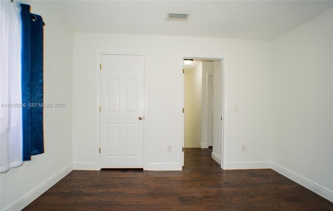 Building Photo - 67 NE 12th Ave