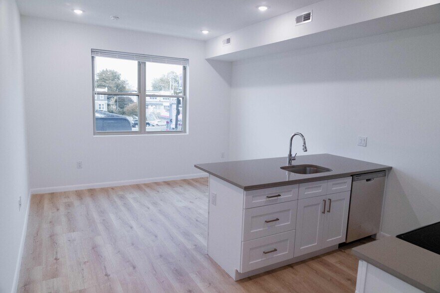 Building Photo - 7246 Rising Sun Ave