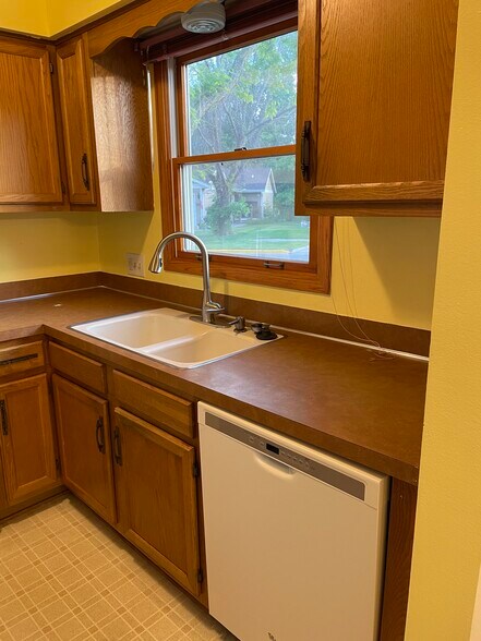 Kitchen - 1505 Little Bluestem Ct