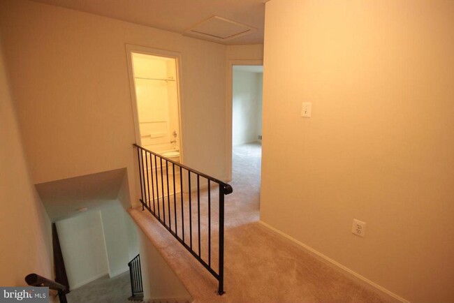 Building Photo - 7901 Central Park Cir