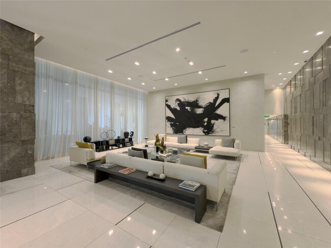 Building Photo - 480 NE 31st St