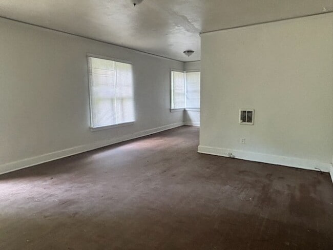 Building Photo - 320 Heloise St