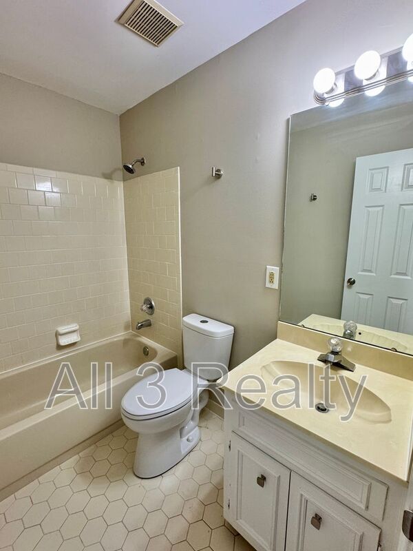 Building Photo - 3107 Sutton Dr