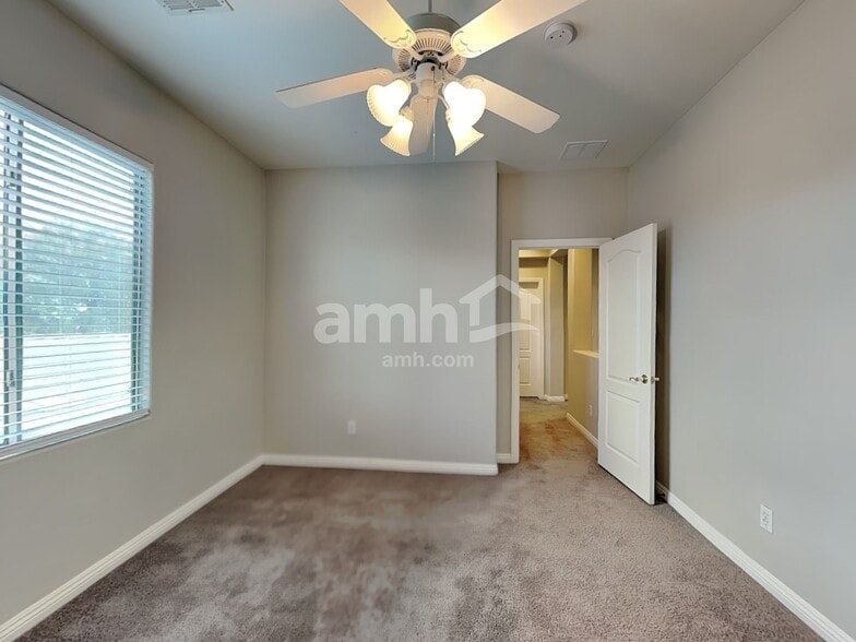 Building Photo - 9028 W Wolf Dancer Ave