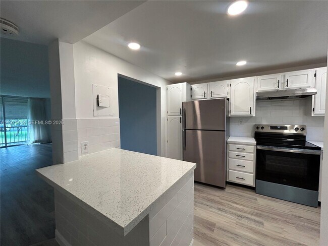 Building Photo - 8962 S Hollybrook Blvd