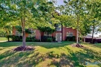 Building Photo - 2801 Centerridge Rd SE