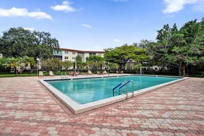 Building Photo - 1501 Cayman Way