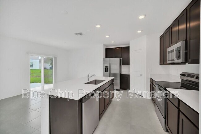 Building Photo - 1623 Reservoir Pl