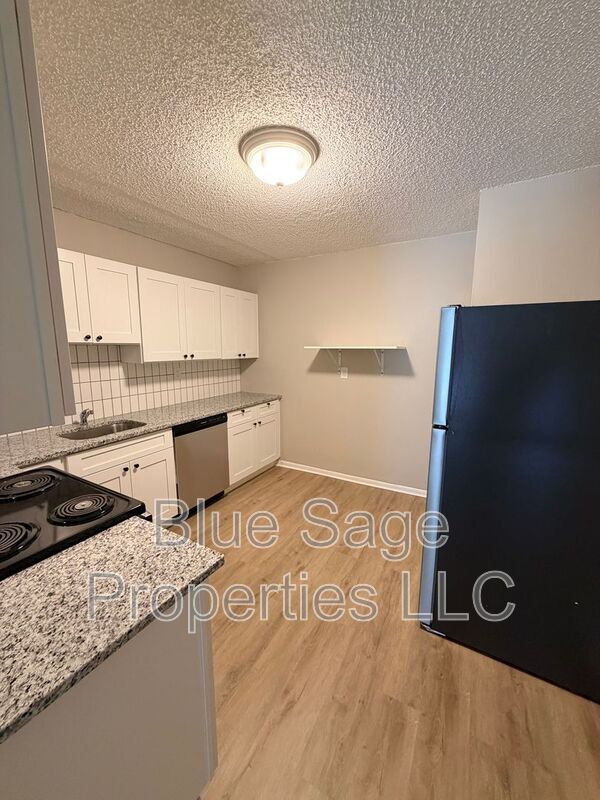 Building Photo - 400 Glendale Rd