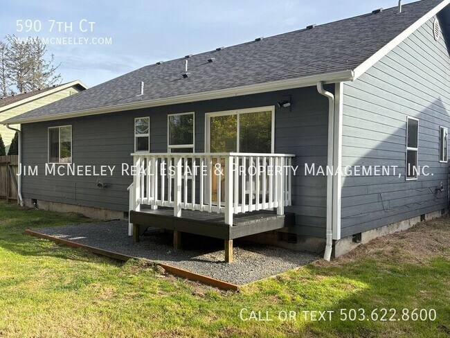 Building Photo - 590 7th Ct
